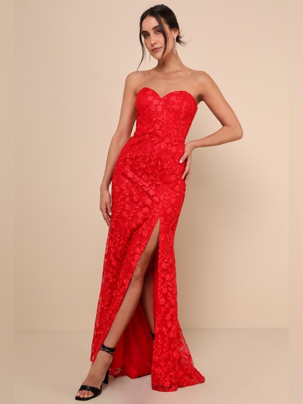 NWT Lulus Romantic Beauty Red Floral Embroidered Strapless Maxi Dress Size Med.